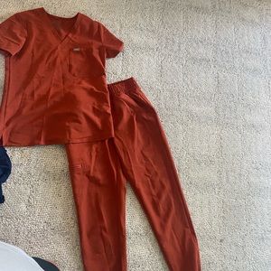 Figs burnt orange XS set